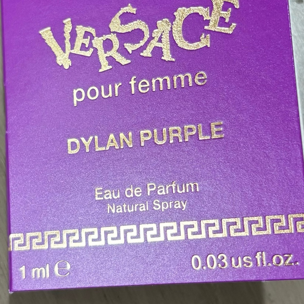 Versace pour femme
DYLAN PURPLE
Eau de Parfum
Natural Spray - Picture 4 of 4